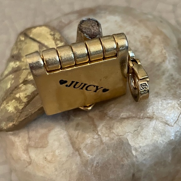 L00k B00k ChArM. RaRe, DIFfIcUlT T0 FiNd!🧡♥️💚 - Picture 8 of 11